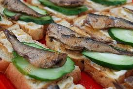 Бутерброды со шпротами coochelper.ucoz.com