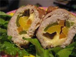 Мясные рулетики с сыром и маринованным огурцом coochelper.ucoz.com